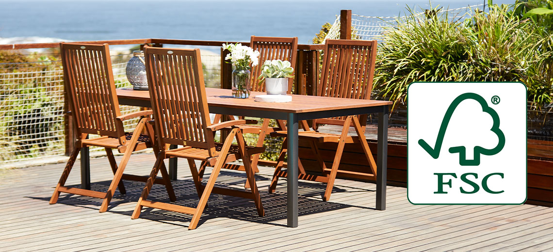Mobili da giardino in legno duro certificato FSC, come tavoli da giardino e sedie da giardino con il logo FSC