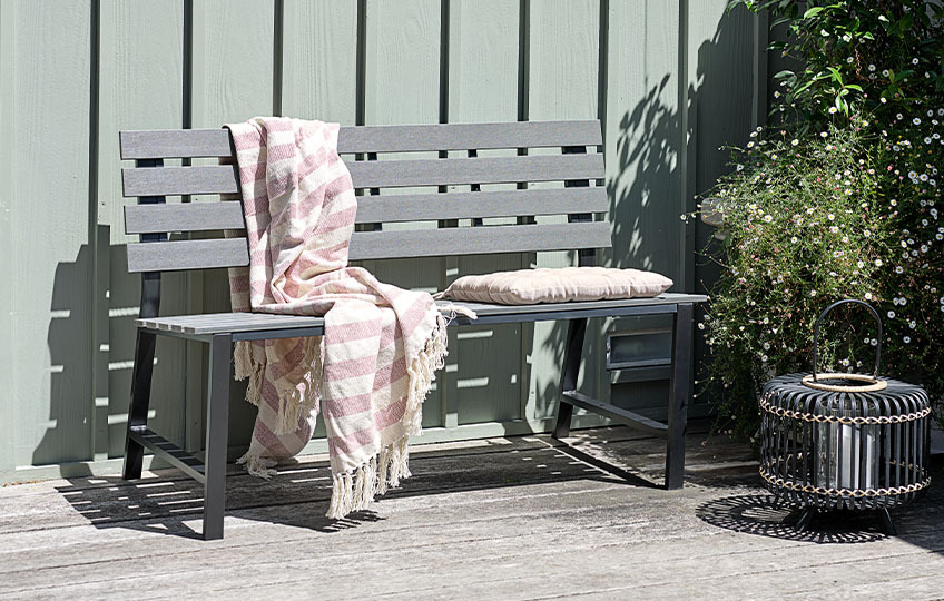 Panchina da giardino in legno artificiale con coperta e cuscino per seduta