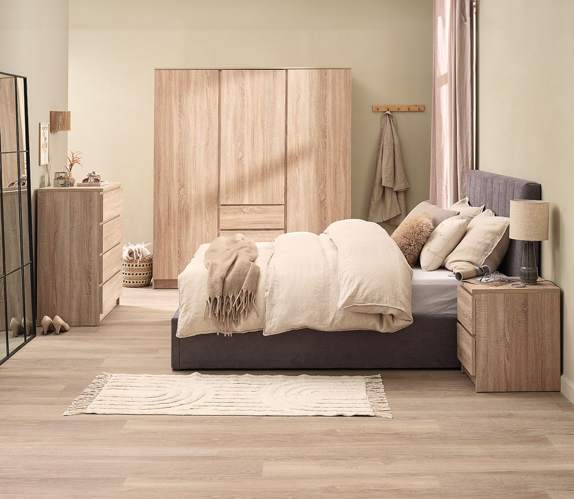 Armadio a 3 ante LIMFJORDEN con cassetti in colore rovere chiaro Armadio a 3 ante con cassetti e ante in colore rovere chiaro, perfetto per la camera da letto