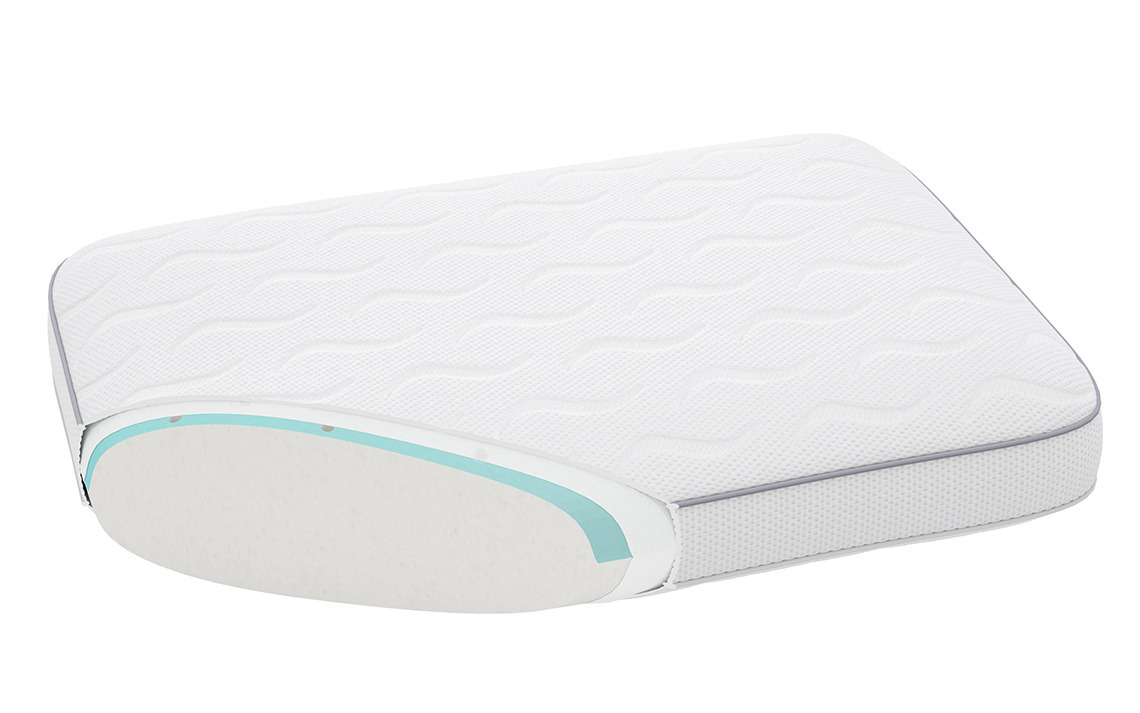 Il cuscino VARDO presenta uno strato in gel rinfrescante e una fodera effetto fresco Sezione trasversale di un cuscino rinfrescante con memory foam, strato in gel rinfrescante e fodera rinfrescante