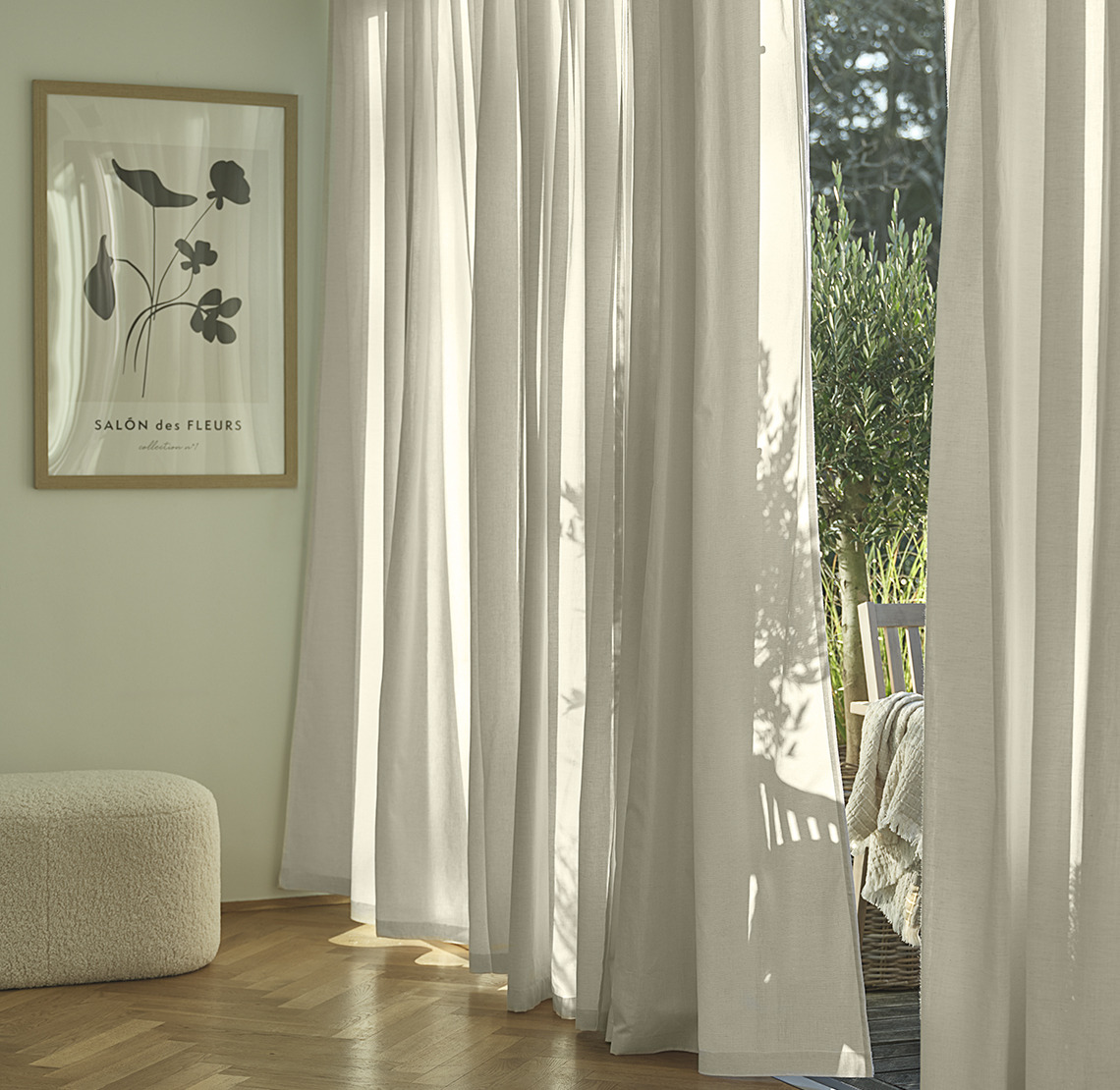 Tenda beige IDSE Tenda beige nel soggiorno