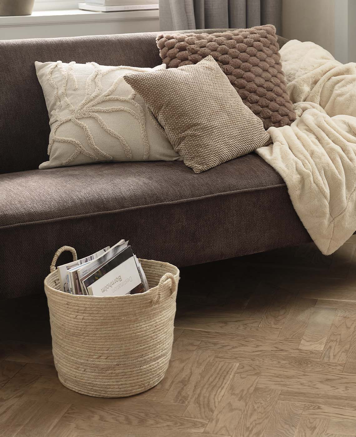 I cesti HJALTI e LABAN sono tra i preferiti di Tina cestini intrecciati e cestini portaoggetti nei colori beige chiaro e nero