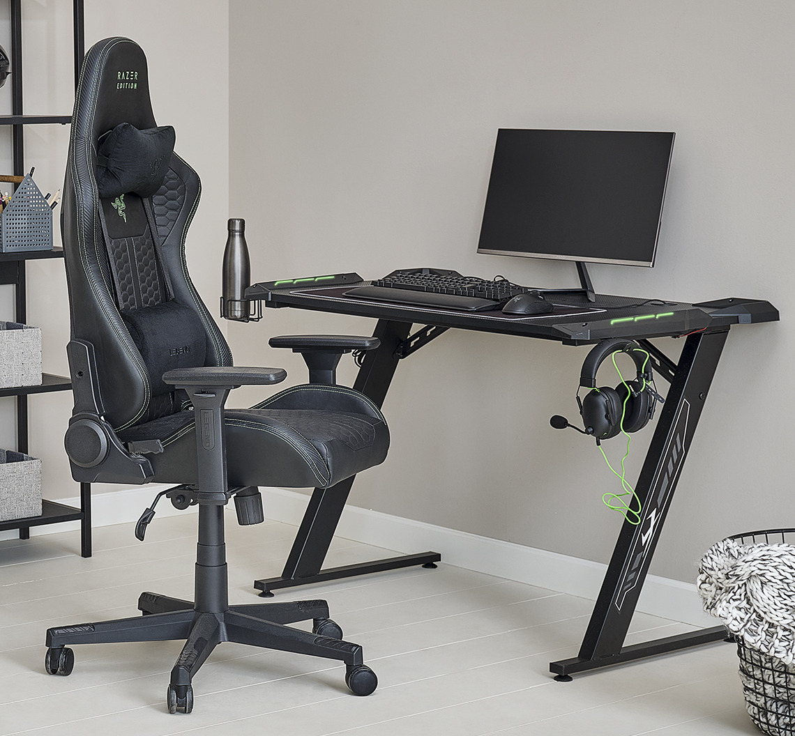 Scrivania gaming LINDHOLM e sedia gaming TYPE Z RAZER Scrivania gaming con luci LED e portabibita