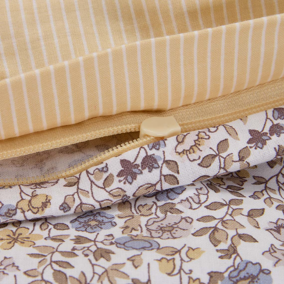 Completo copripiumino NIKOLINE Biancheria da letto in cotone con piccoli fiori pastello nelle tonalità di lilla e giallo