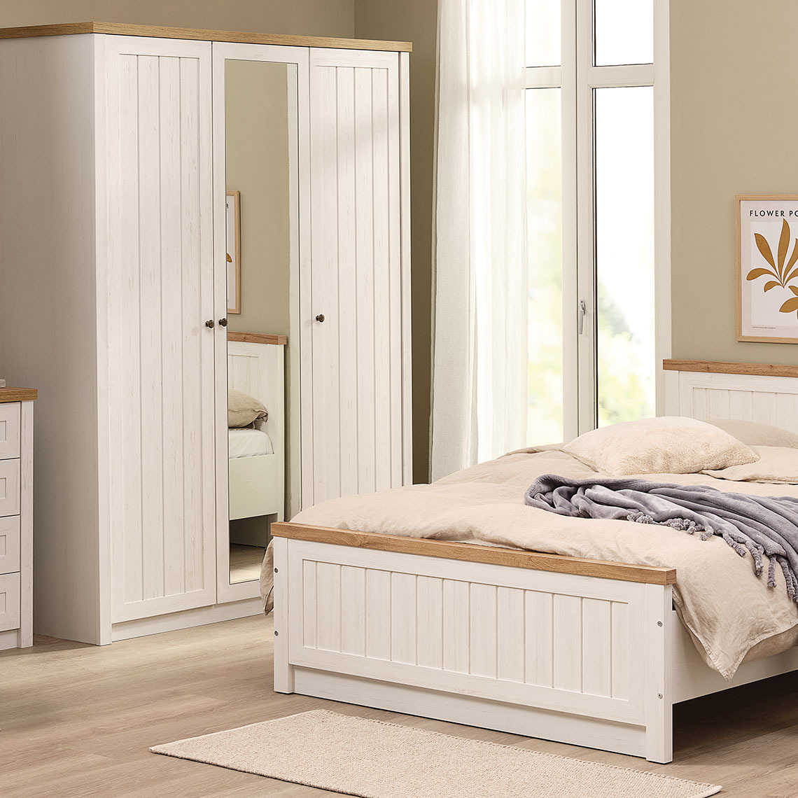 Armadio in bianco e rovere naturale con specchio, abbinato a letto coordinato