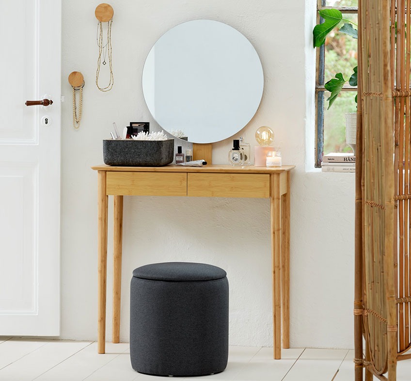 Tavolino console in bambù con specchio e pouf con contenitore