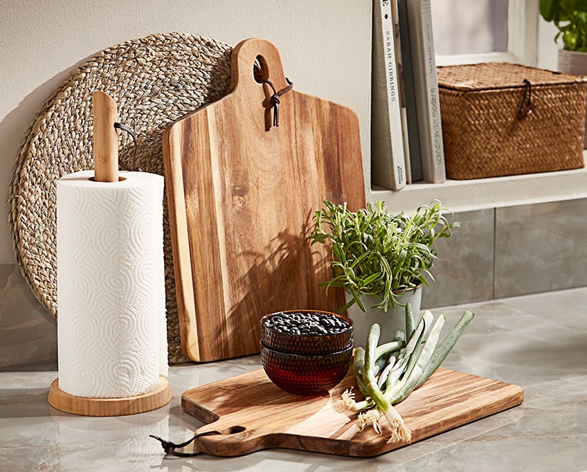Gli accessori da cucina in legno aggiungono un'espressione naturale alla tua cucina