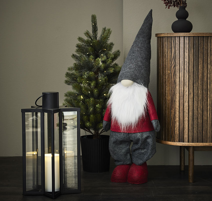 Lanterna nera, albero di Natale artificiale ed elfo natalizio